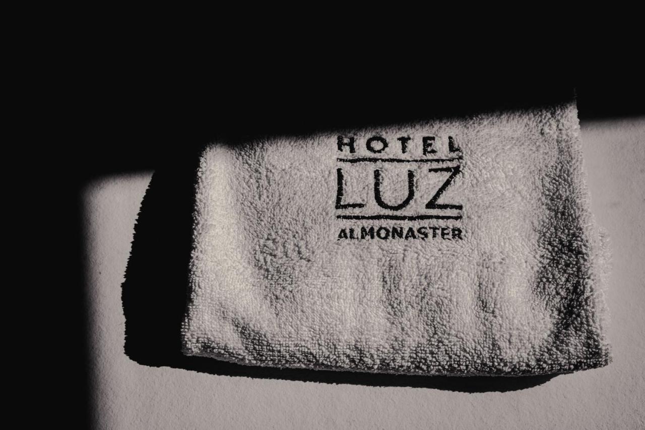 Hotel Luz Almonaster 阿尔莫纳斯特尔拉雷亚尔 外观 照片
